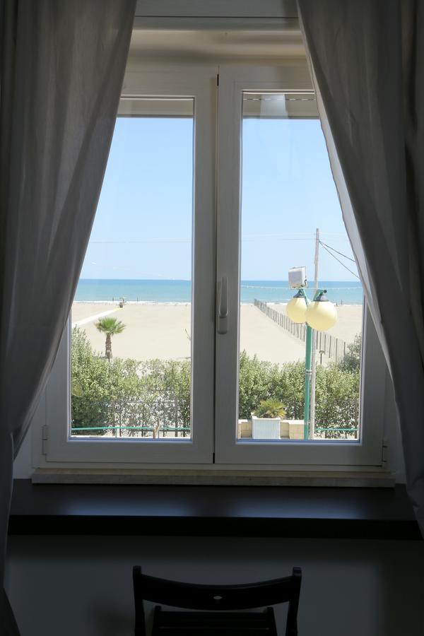 Rooms La Perla Del Mare Маргерита-ди-Савойя Экстерьер фото