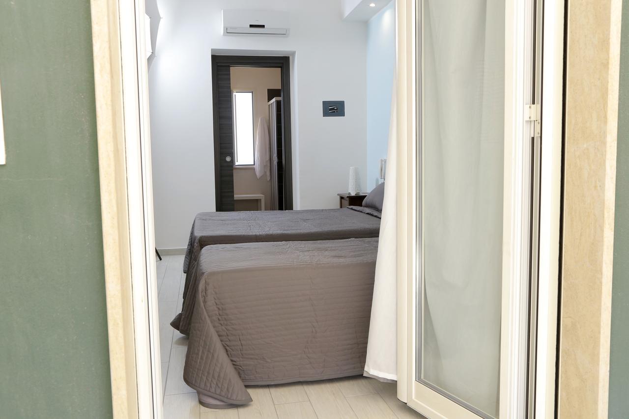 Rooms La Perla Del Mare Маргерита-ди-Савойя Экстерьер фото