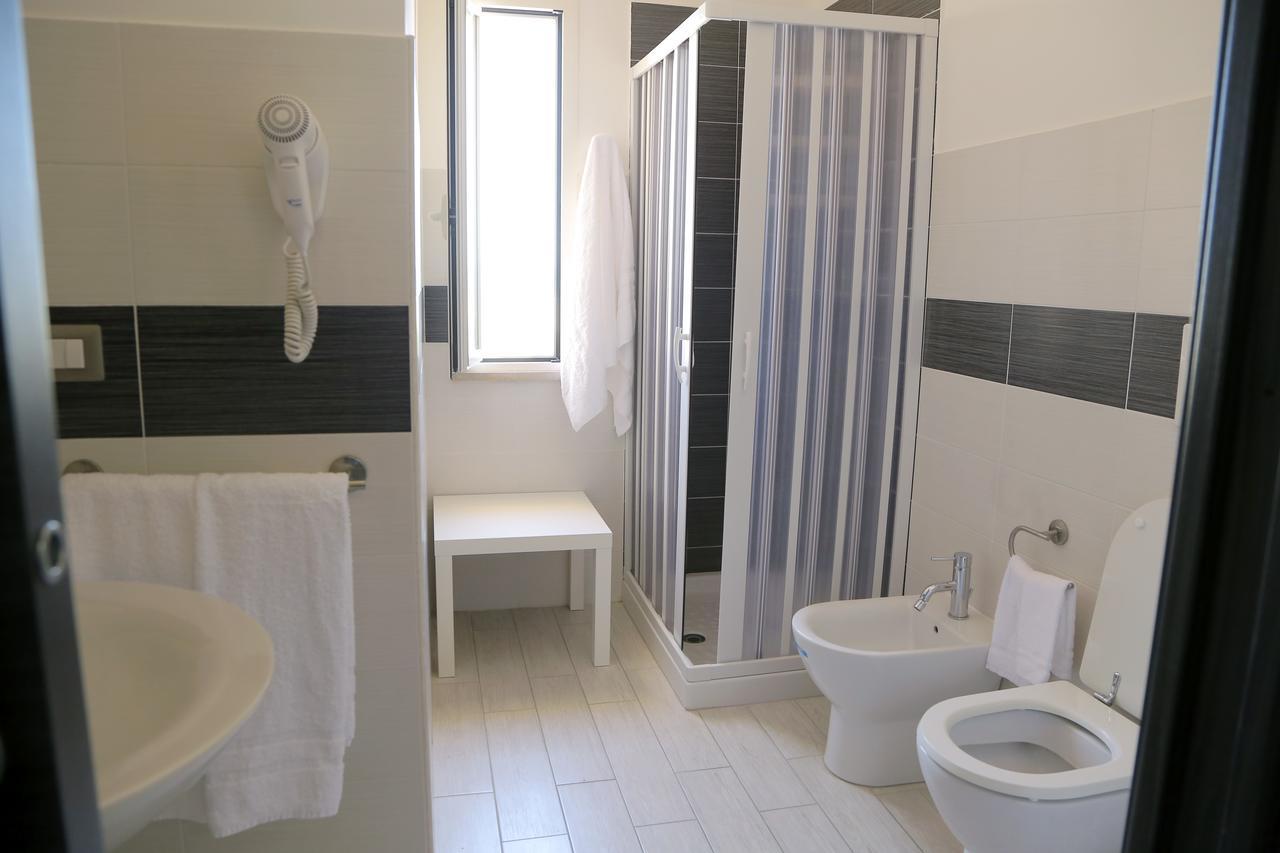 Rooms La Perla Del Mare Маргерита-ди-Савойя Экстерьер фото
