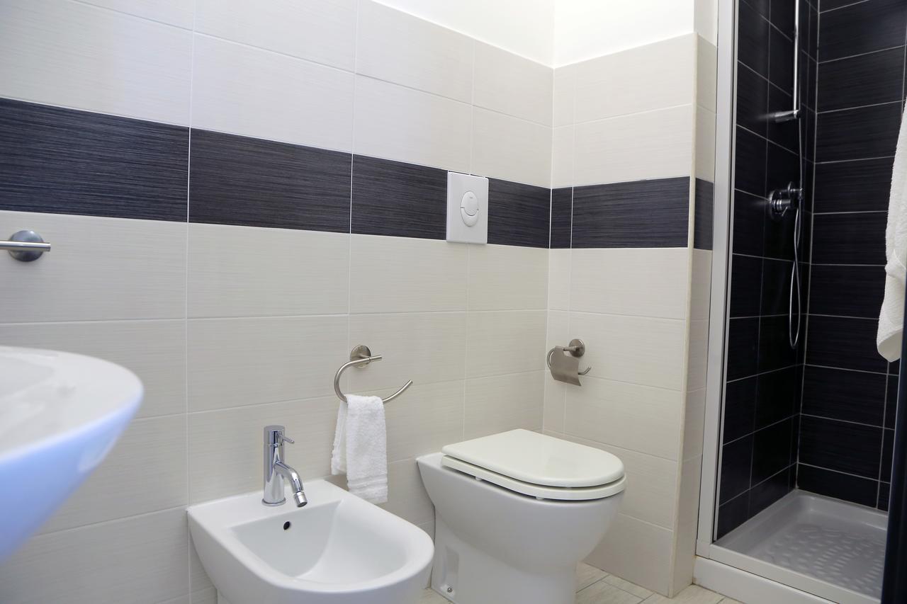 Rooms La Perla Del Mare Маргерита-ди-Савойя Экстерьер фото