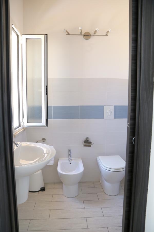 Rooms La Perla Del Mare Маргерита-ди-Савойя Экстерьер фото